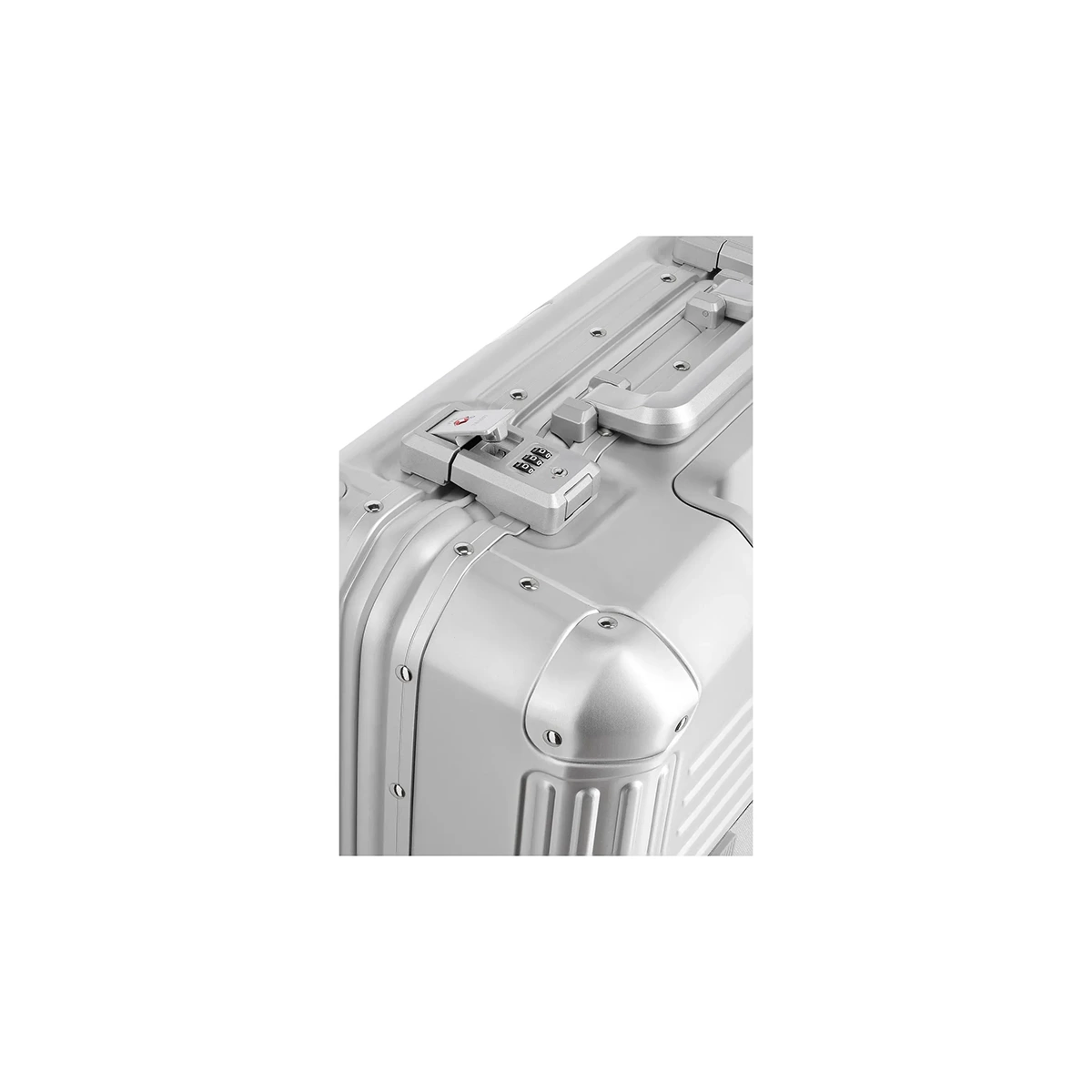 Nahaufnahme des Travelite Next Business Wheeler, ein silberner 34-Liter-Trolley aus Aluminium mit integriertem TSA-Schloss - stylisches und sicheres Bordgepäck von Travelite.