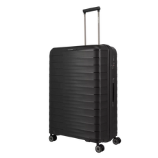 Das Travelite Mooby Trolley-Set 3tlg (S/M/L, Schwarz) von Travelite ist auf einem weißen Hintergrund abgebildet und verfügt über vier Räder, einen verlängerten Teleskopgriff und ein sicheres TSA-Zahlenschloss für sicheres Reisen.