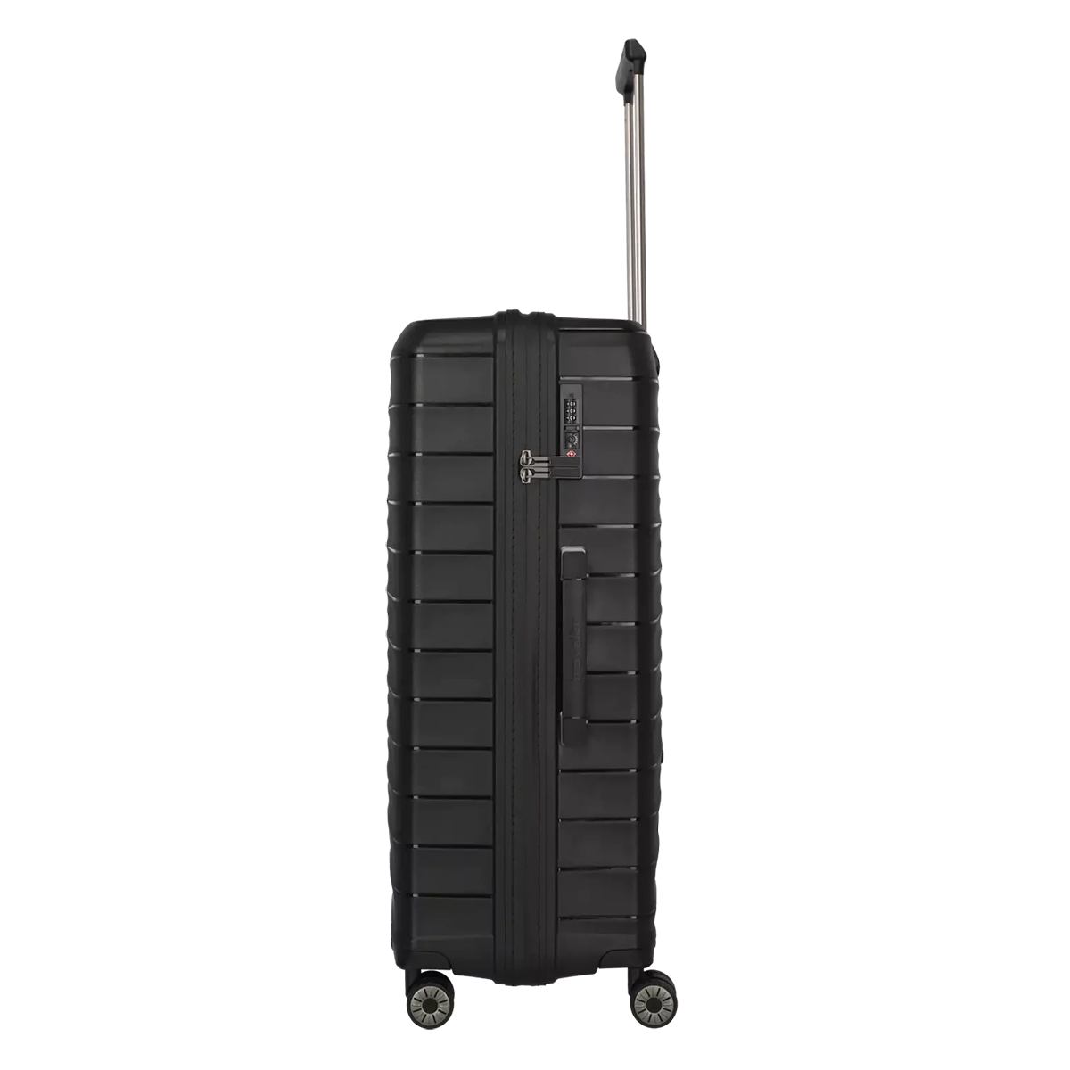 Das schwarze Travelite Mooby Trolley-Set 3tlg (S/M/L) von Travelite steht aufrecht mit ausgezogenem Griff und vier Rollen. Das TSA-Zahlenschloss macht dieses Kofferset ideal für stilvolles und sicheres Reisen.