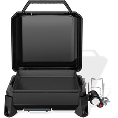 Der Weber SLATE GP 43 cm Premium Plancha ist ein schwarzer tragbarer Tischgrill mit offenem Deckel, einer 43 cm großen Grillfläche und einem Brennerregler auf der rechten Seite.