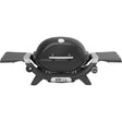 Der Weber GasGrill Q1200N - schwarz von Weber überzeugt mit zwei Seitentischen, geschlossenem Deckel und praktischen Gussrosten - ideal für unterwegs.