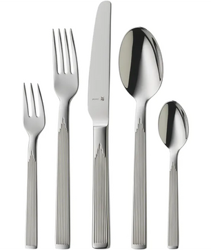 Fünf Teile aus dem WMF DECO Besteck-Set 30-tlg Edelstahl - bestehend aus Dessert- und Tafelgabel, Messer, Suppenlöffel und Teelöffel mit vertikal angeordneten Griffen - sind aufrecht nebeneinander angeordnet.