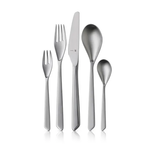 Fünf WMF NEO Besteck-Set 30-tlg Edelstahlteile - Dessertgabel, Tafelgabel, Messer, Suppenlöffel und Teelöffel - stehen nebeneinander auf weißem Grund. Jedes Stück zeichnet sich durch ein modernes Design und langlebigen Cromargan protect Edelstahl aus.