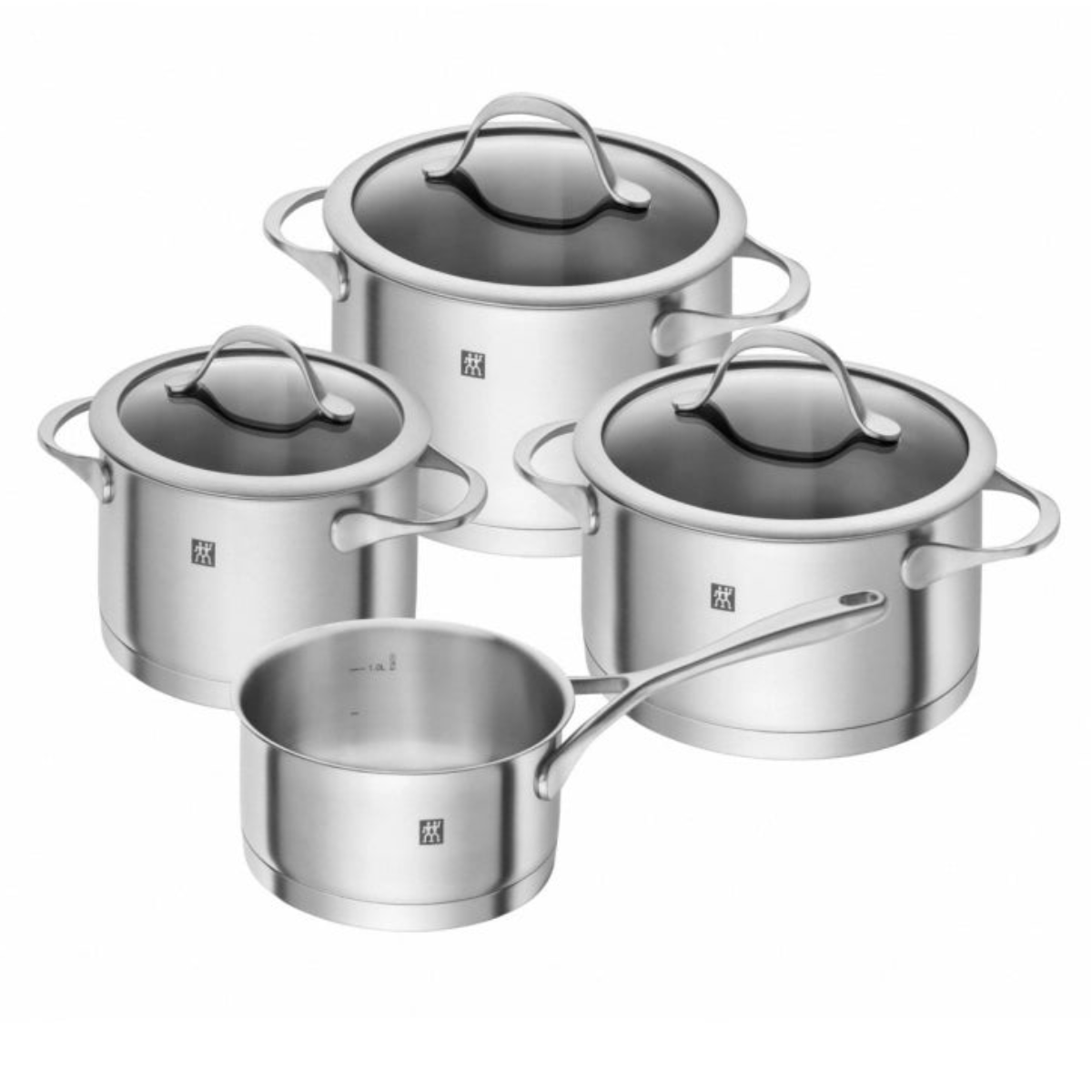 Das ZWILLING Essence Kochgeschirrset 4-teilig von Zwilling ist ein Edelstahl-Kochgeschirrset mit vier Töpfen mit Deckeln - drei Suppentöpfen und einer Stielkasserolle, alle mit Griffen, auf weißem Grund und induktionsfähig.